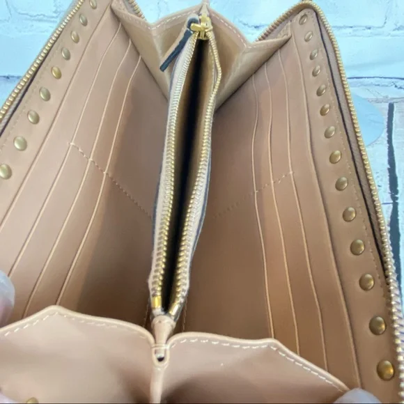 Valentino Rockstud zippy zip-around leather wallet - Picture 6 of 16